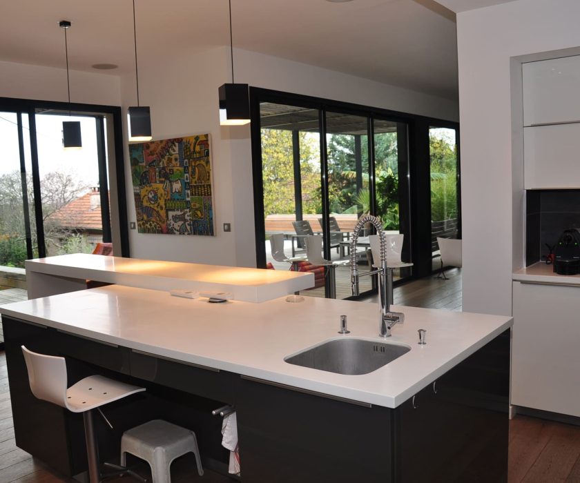 eden march realisation d'une cuisine avec ilot central moderne mobilier bois étageres agencements mg mauguio prés de montpellier