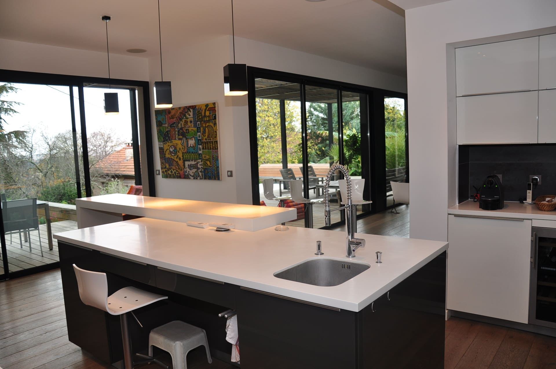 eden march realisation d'une cuisine avec ilot central moderne mobilier bois étageres agencements mg mauguio prés de montpellier