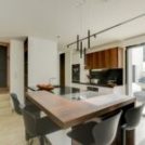 Cuisine avec ilot central appartement à la Grande Motte