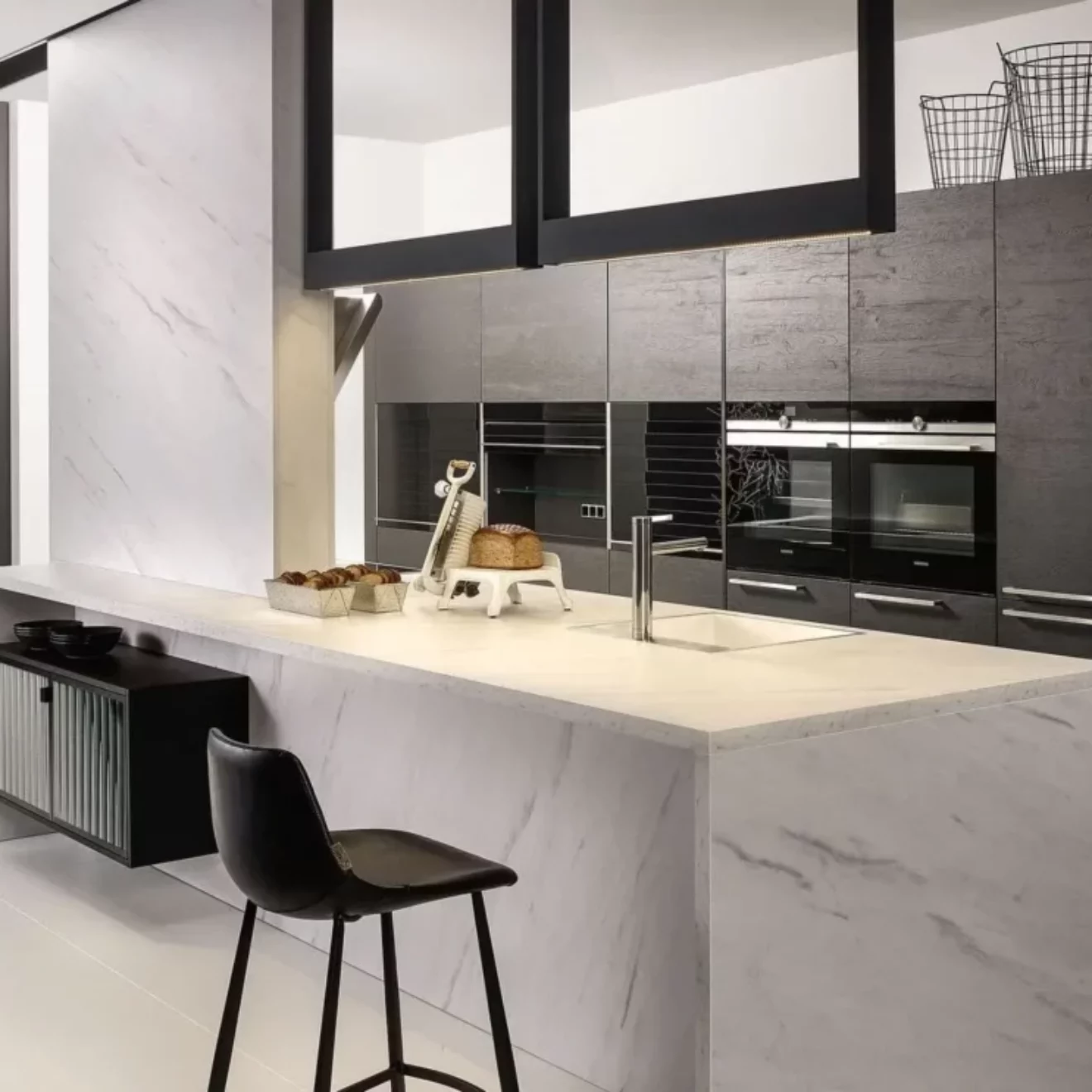 Agencements mg montpellier montage d'une cuisine avec ilot aménagée style allemande moderne matériaux de qualité