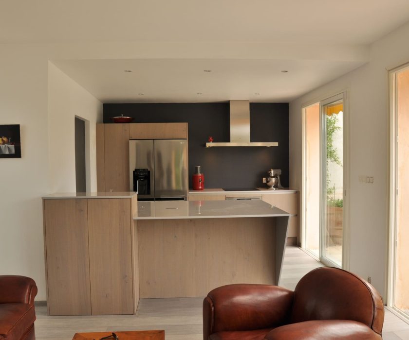 realisation cuisine avec ilot moderne mobilier bois étageres agencements mg mauguio montpellier lattes 10