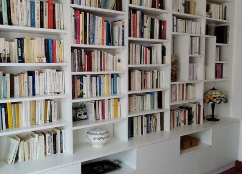 Bibliothèque blanche saint-mathieu de treviers nombreuses étagères agencements MG Montpellier