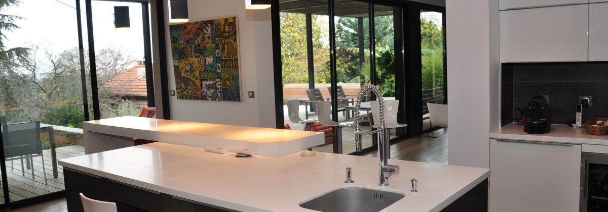 eden march realisation d'une cuisine avec ilot central moderne mobilier bois étageres agencements mg mauguio prés de montpellier